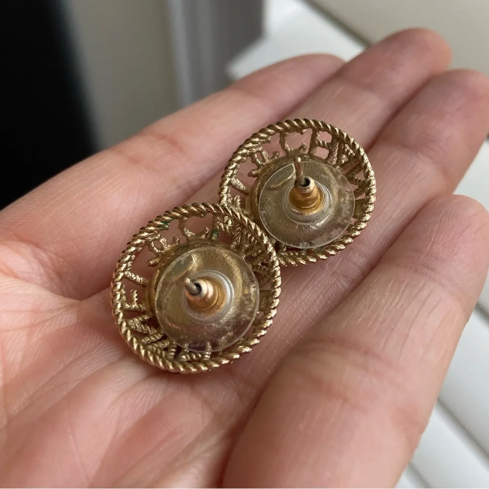 Chanel Pearl Logo Pierced - Picture 3 of 5
